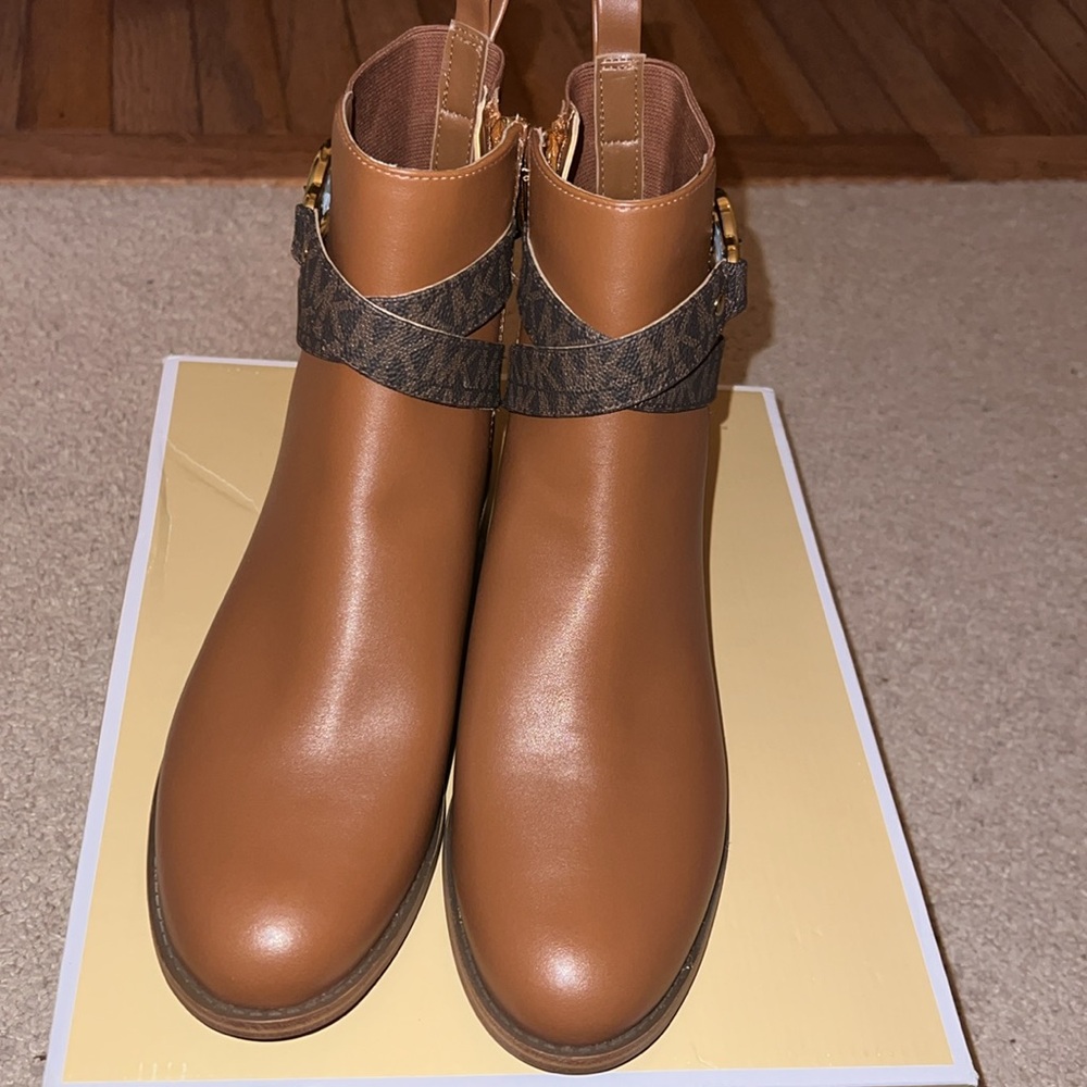 Michael Kors Women’s Rory Ankle Boot - Picture 3 of 11